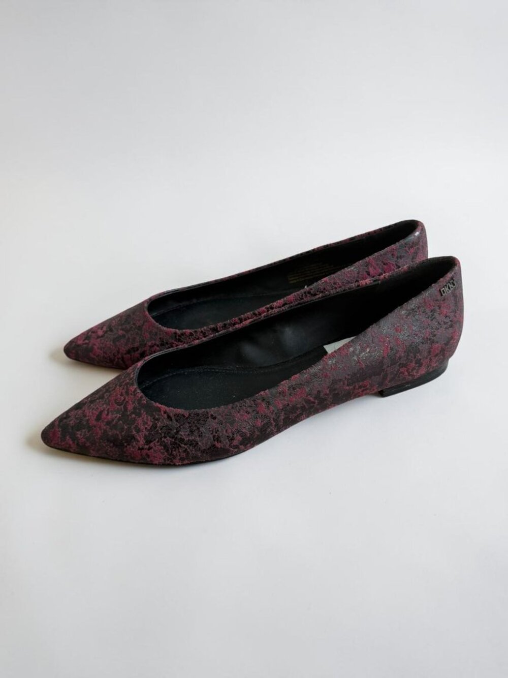 DKNY Burgundy Black Leather Patterned Pointed Flats Size 7.5